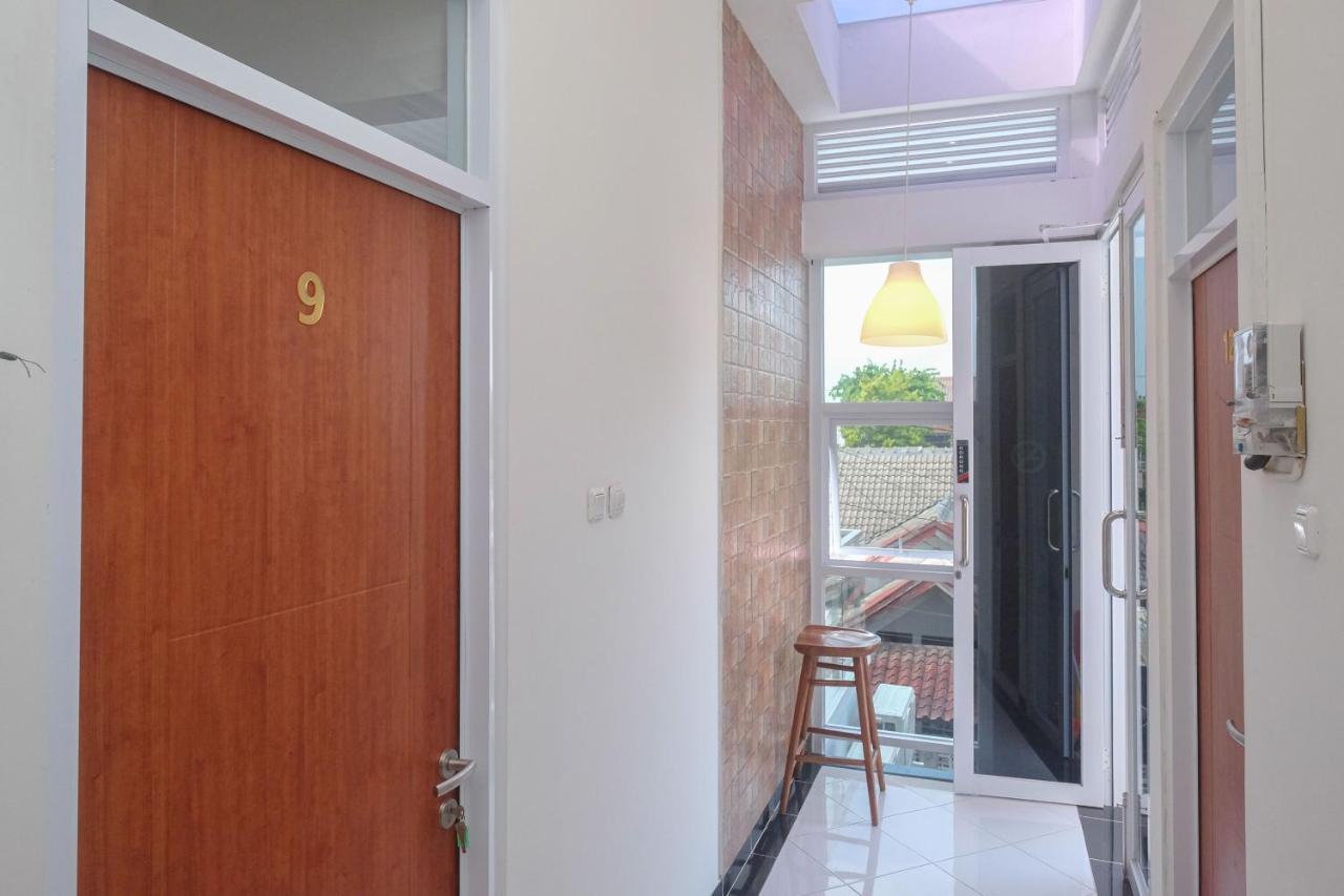 Отель Reddoorz Syariah @ Tlogosari Semarang Alastuwo Экстерьер фото