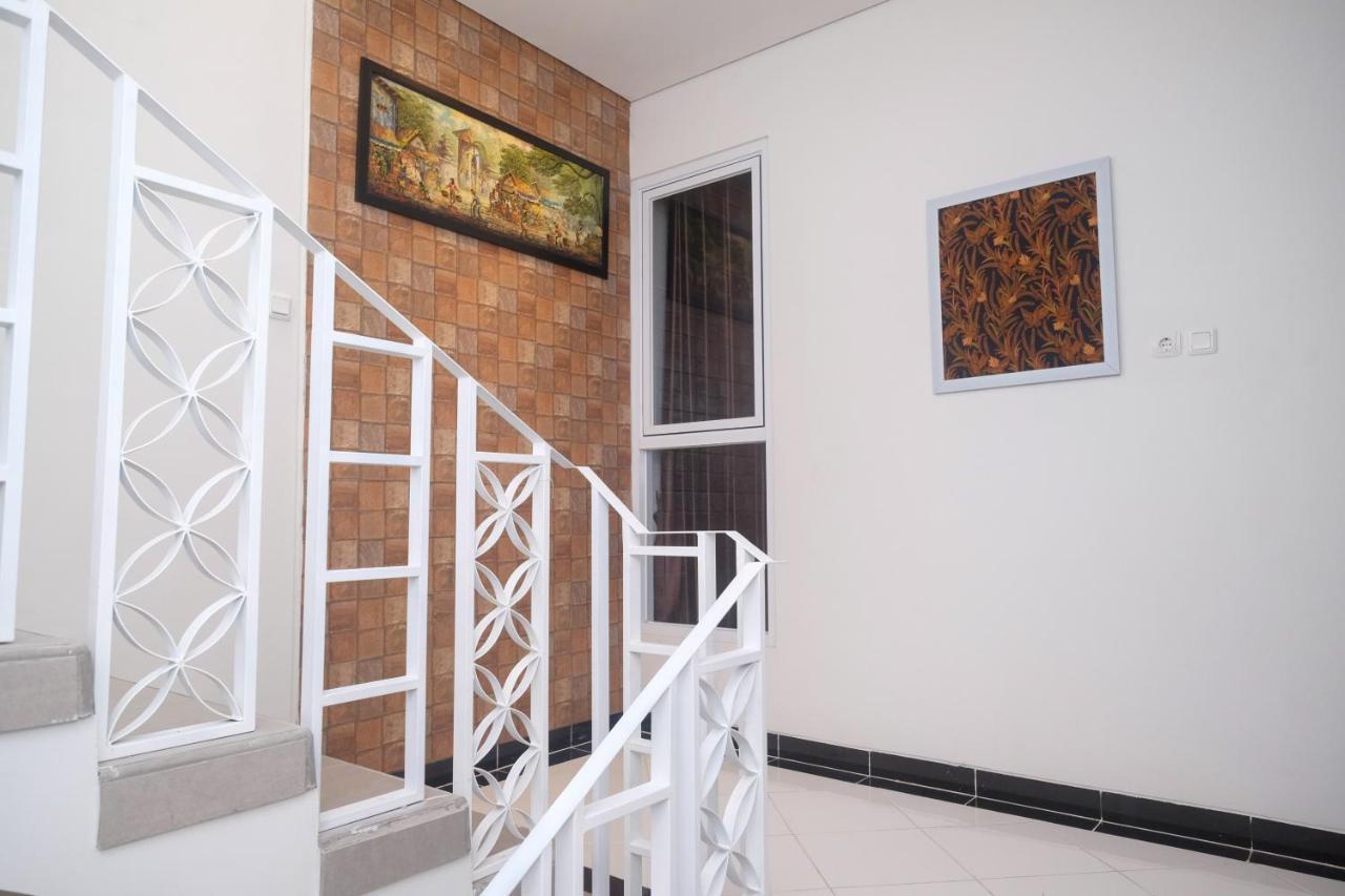 Отель Reddoorz Syariah @ Tlogosari Semarang Alastuwo Экстерьер фото