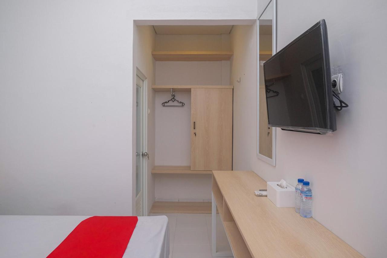 Отель Reddoorz Syariah @ Tlogosari Semarang Alastuwo Экстерьер фото
