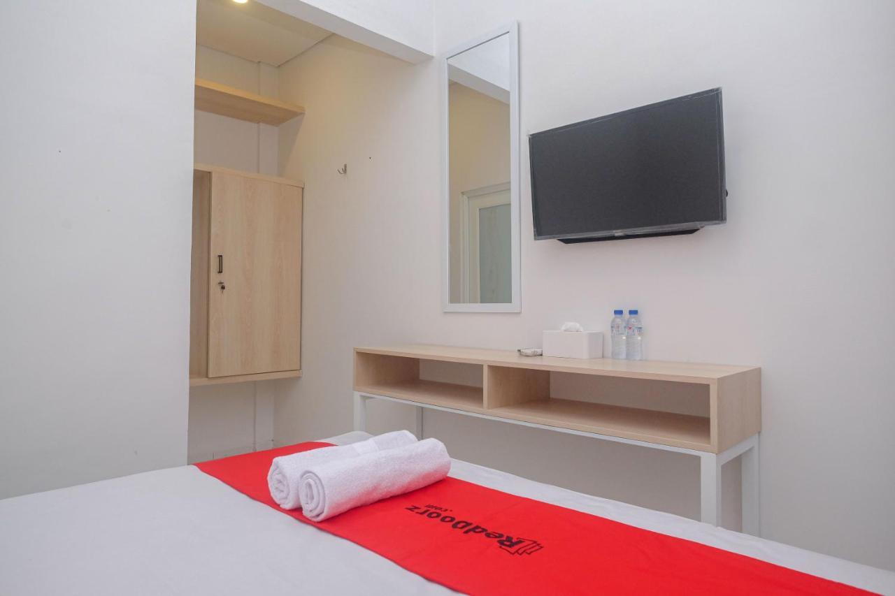 Отель Reddoorz Syariah @ Tlogosari Semarang Alastuwo Экстерьер фото