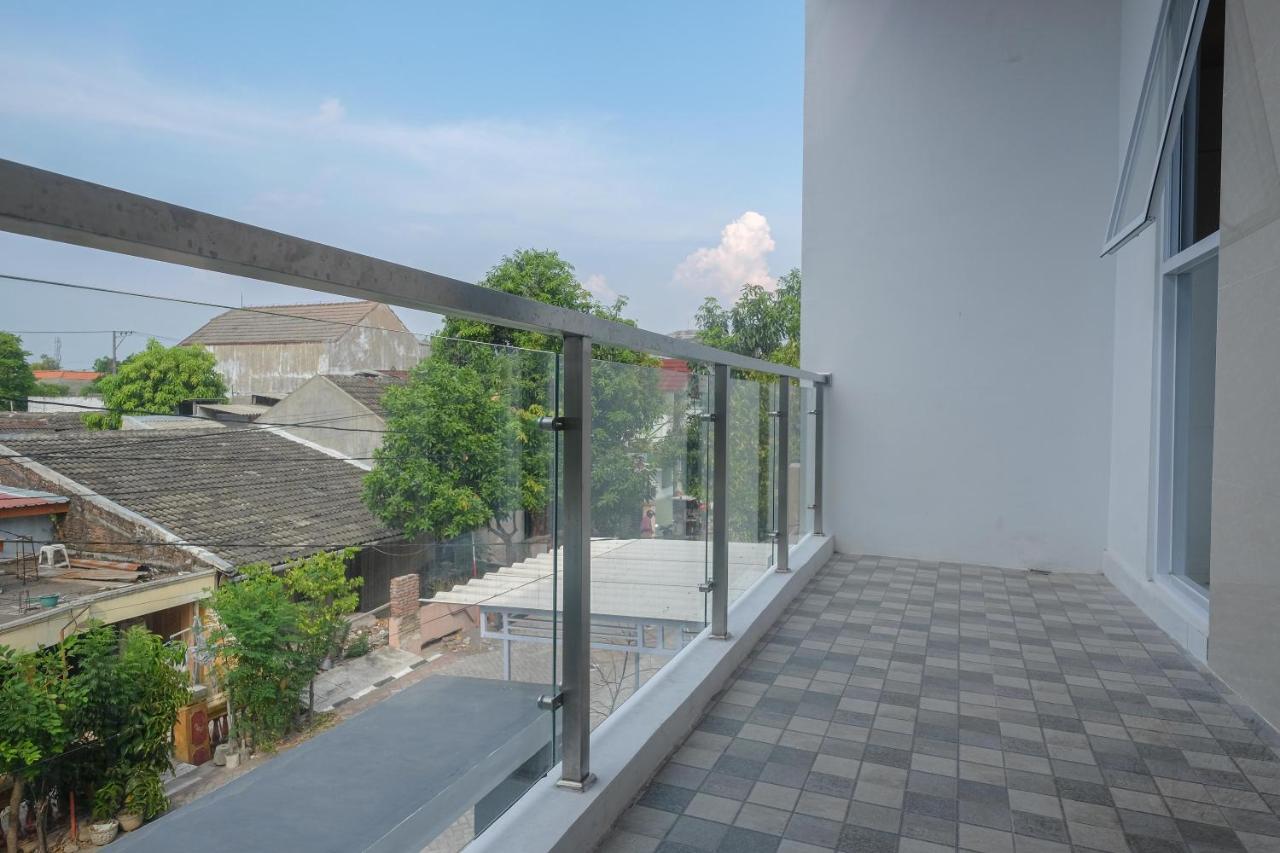 Отель Reddoorz Syariah @ Tlogosari Semarang Alastuwo Экстерьер фото