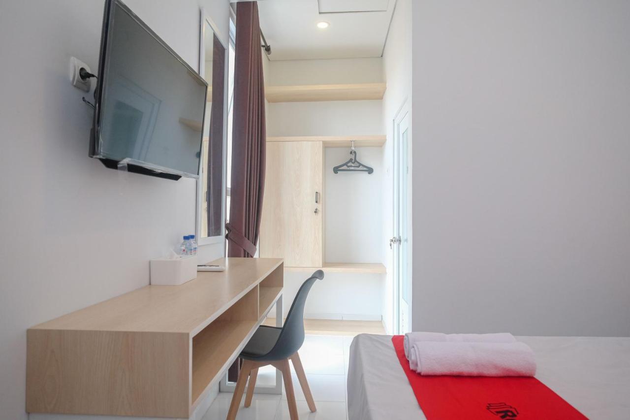 Отель Reddoorz Syariah @ Tlogosari Semarang Alastuwo Экстерьер фото