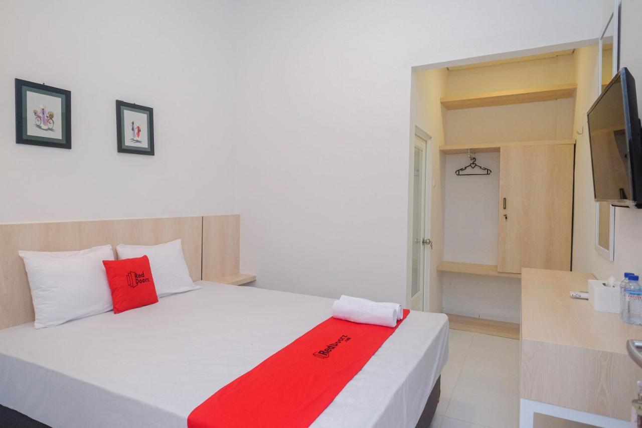 Отель Reddoorz Syariah @ Tlogosari Semarang Alastuwo Экстерьер фото