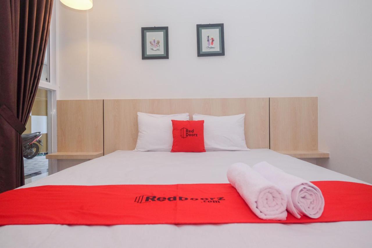 Отель Reddoorz Syariah @ Tlogosari Semarang Alastuwo Экстерьер фото