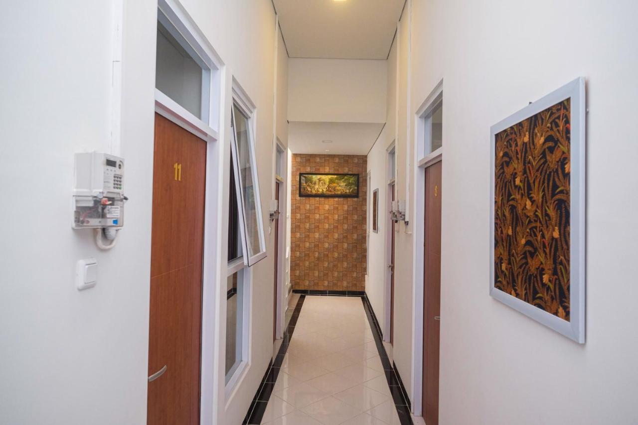 Отель Reddoorz Syariah @ Tlogosari Semarang Alastuwo Экстерьер фото