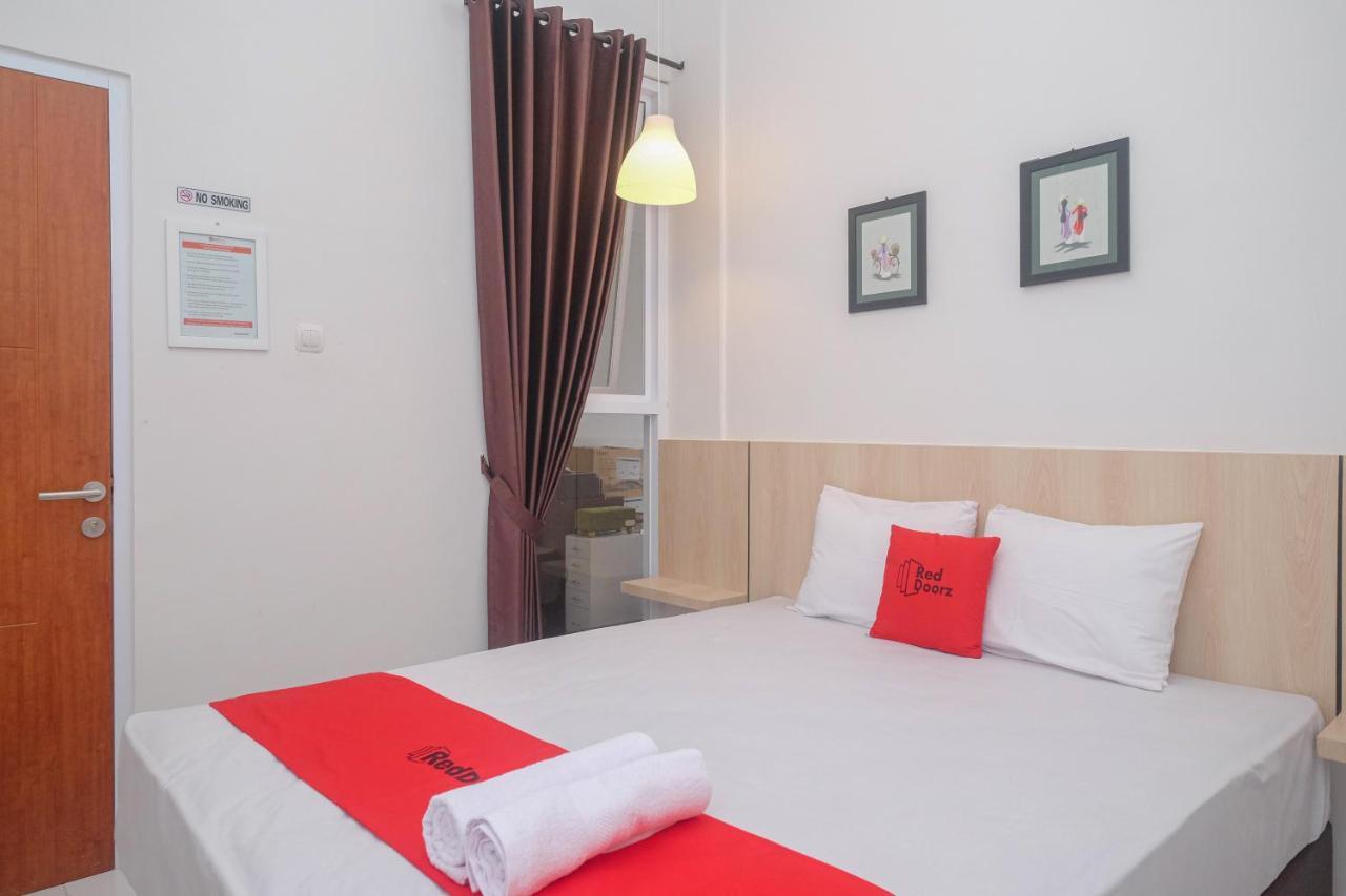 Отель Reddoorz Syariah @ Tlogosari Semarang Alastuwo Экстерьер фото